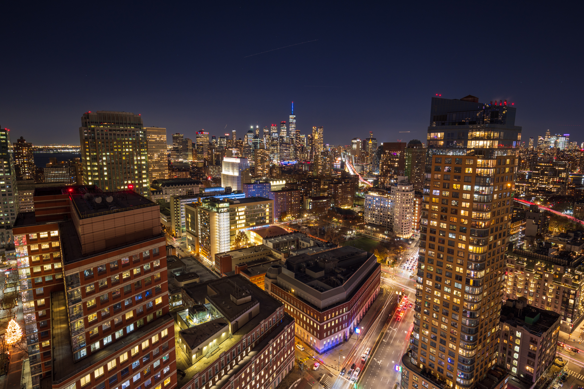 Manhattan's Pier 17 from Brooklyn photographed at 20mm